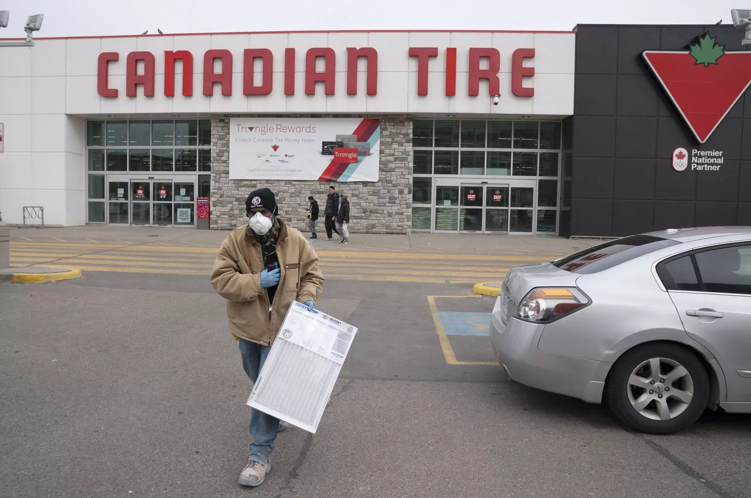 How Much Do Cashiers Make at Canadian Tire
