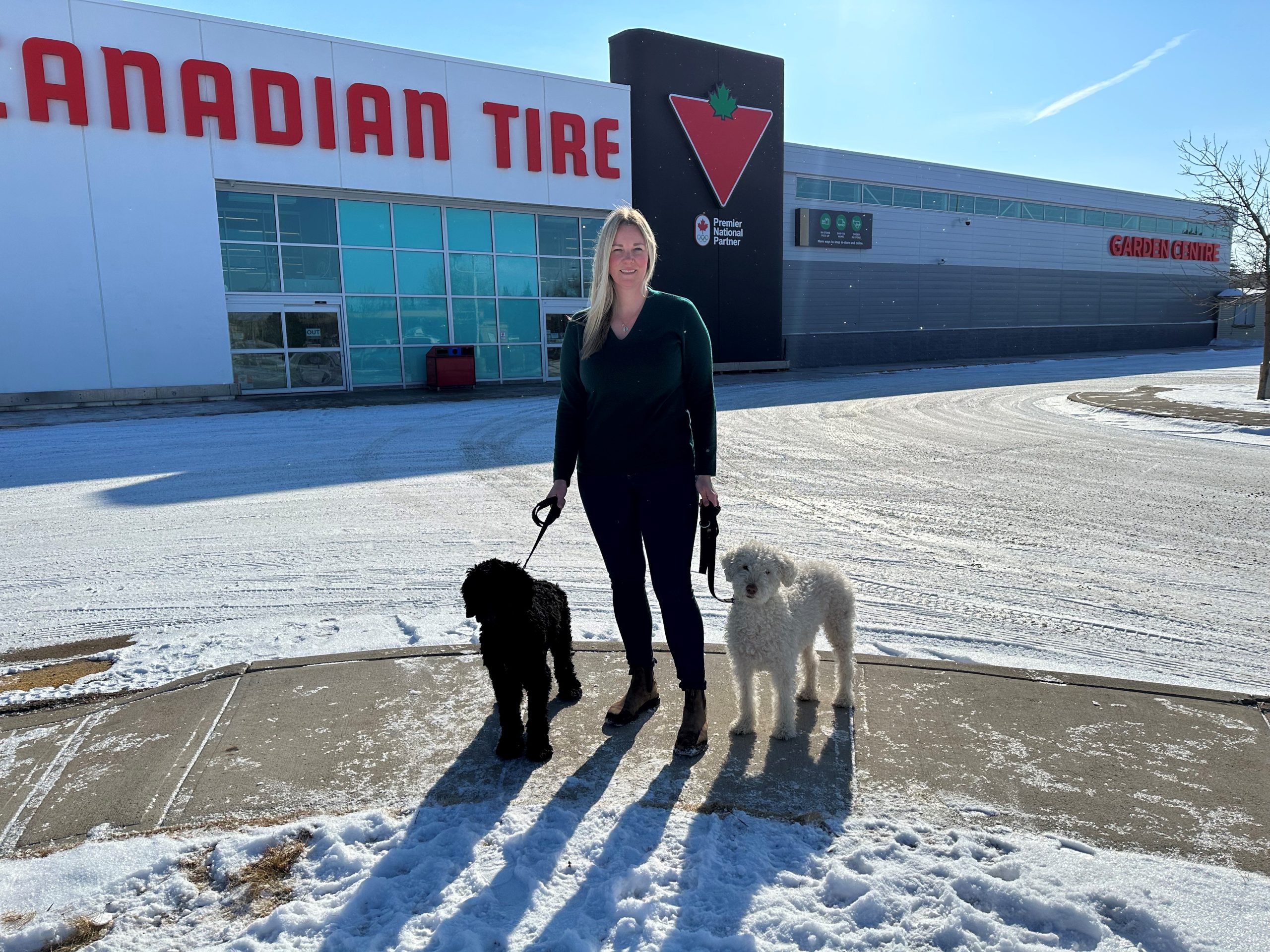 Are dogs allowed in Canadian Tire?
